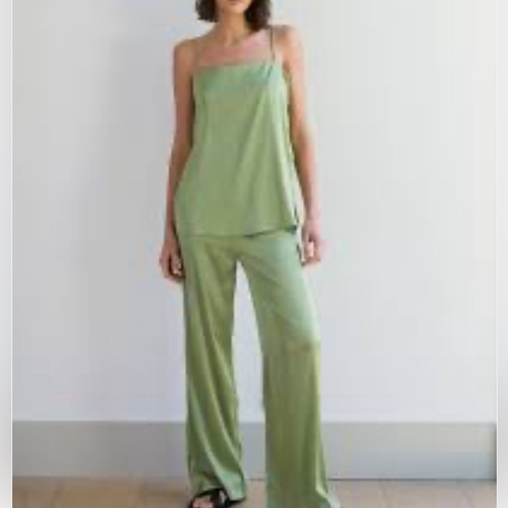 Pistachio green silky texture set size Large
